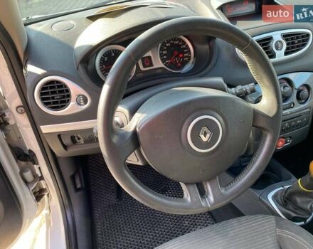 Белый Рено Клио, объемом двигателя 1.46 л и пробегом 236 тыс. км за 5300 $, фото 11 на Automoto.ua