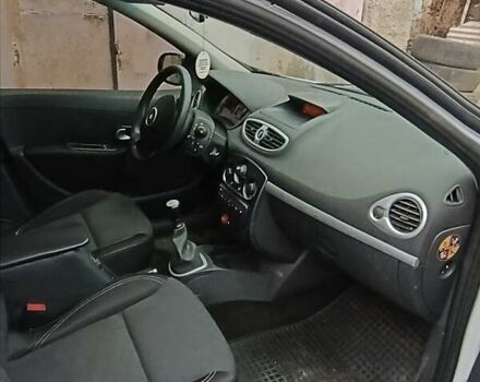 Білий Рено Кліо, об'ємом двигуна 1.5 л та пробігом 245 тис. км за 6200 $, фото 4 на Automoto.ua