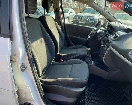 Белый Рено Клио, объемом двигателя 1.46 л и пробегом 236 тыс. км за 5300 $, фото 19 на Automoto.ua