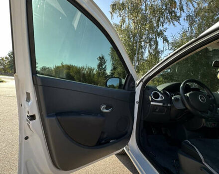 Рено Кліо 2012 у Конотопе на Automoto.ua Білий Рено Кліо, об'ємом двигуна 1.46 л та пробігом 339 тис. км за 5300 $, фото 22 на Automoto.ua