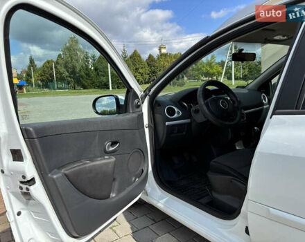 Білий Рено Кліо, об'ємом двигуна 1.46 л та пробігом 277 тис. км за 4900 $, фото 8 на Automoto.ua