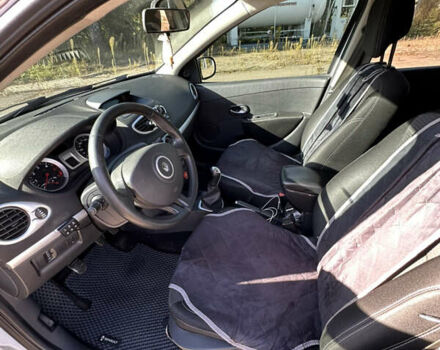Рено Кліо 2012 у Конотопе на Automoto.ua Білий Рено Кліо, об'ємом двигуна 1.46 л та пробігом 339 тис. км за 5300 $, фото 10 на Automoto.ua