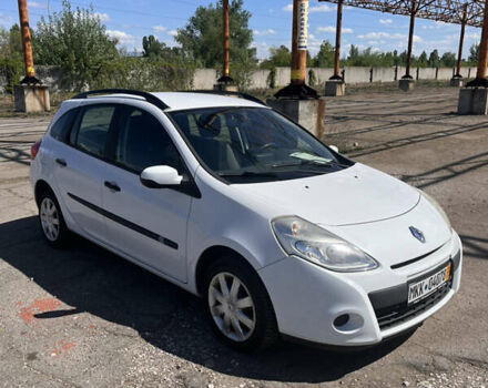 Белый Рено Клио, объемом двигателя 1.2 л и пробегом 150 тыс. км за 6799 $, фото 5 на Automoto.ua