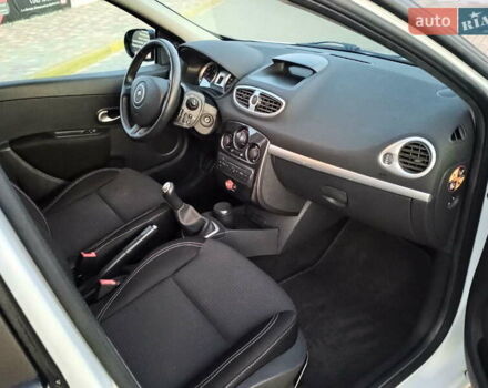 Белый Рено Клио, объемом двигателя 1.5 л и пробегом 141 тыс. км за 6999 $, фото 11 на Automoto.ua