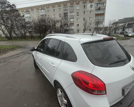 Белый Рено Клио, объемом двигателя 1.46 л и пробегом 285 тыс. км за 4850 $, фото 11 на Automoto.ua