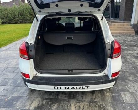 Белый Рено Клио, объемом двигателя 1.6 л и пробегом 231 тыс. км за 8000 $, фото 7 на Automoto.ua