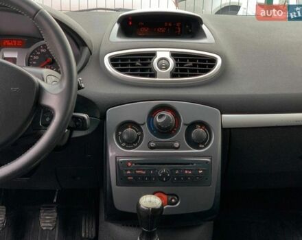 Білий Рено Кліо, об'ємом двигуна 1.6 л та пробігом 290 тис. км за 5500 $, фото 7 на Automoto.ua