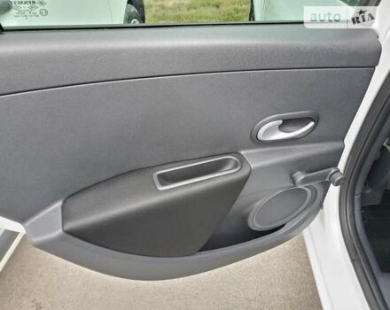 Белый Рено Клио, объемом двигателя 1.46 л и пробегом 148 тыс. км за 6500 $, фото 18 на Automoto.ua