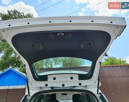 Белый Рено Клио, объемом двигателя 1.5 л и пробегом 240 тыс. км за 8200 $, фото 17 на Automoto.ua