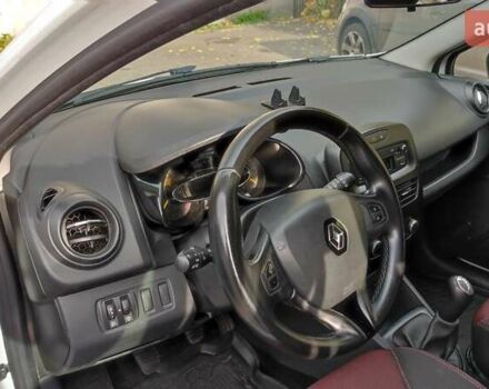 Белый Рено Клио, объемом двигателя 1.5 л и пробегом 259 тыс. км за 7400 $, фото 43 на Automoto.ua