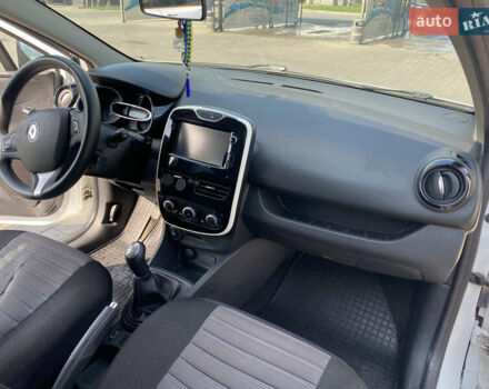 Белый Рено Клио, объемом двигателя 1.5 л и пробегом 230 тыс. км за 8100 $, фото 10 на Automoto.ua