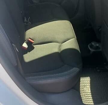 Белый Рено Клио, объемом двигателя 1.5 л и пробегом 240 тыс. км за 8800 $, фото 1 на Automoto.ua