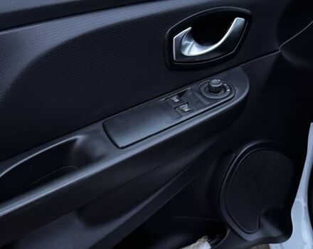 Белый Рено Клио, объемом двигателя 1.5 л и пробегом 265 тыс. км за 7700 $, фото 10 на Automoto.ua