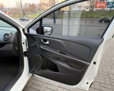 Белый Рено Клио, объемом двигателя 1.46 л и пробегом 232 тыс. км за 9200 $, фото 11 на Automoto.ua