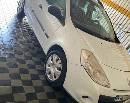 Белый Рено Клио, объемом двигателя 1.1 л и пробегом 250 тыс. км за 3000 $, фото 1 на Automoto.ua