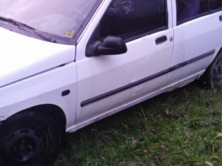 Белый Рено Клио, объемом двигателя 1.2 л и пробегом 250 тыс. км за 715 $, фото 1 на Automoto.ua