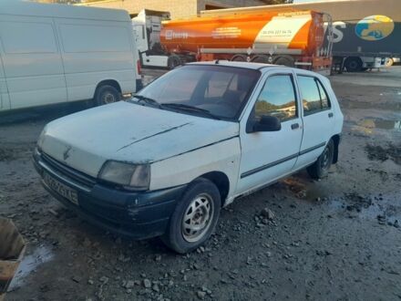 Белый Рено Клио, объемом двигателя 0 л и пробегом 300 тыс. км за 500 $, фото 1 на Automoto.ua