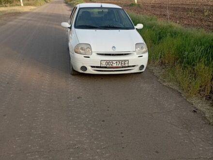 Рено Клио 2001 в Славянске на Automoto.ua Белый Рено Клио, объемом двигателя 1 л и пробегом 200 тыс. км за 2422 $, фото 1 на Automoto.ua