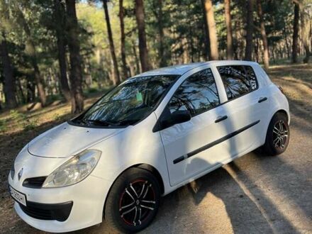 Рено Клио 2007 в Кропивницком (Кировограде) на Automoto.ua Белый Рено Клио, объемом двигателя 1.46 л и пробегом 275 тыс. км за 4200 $, фото 1 на Automoto.ua