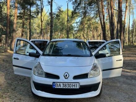 Білий Рено Кліо, об'ємом двигуна 1.46 л та пробігом 272 тис. км за 3700 $, фото 1 на Automoto.ua