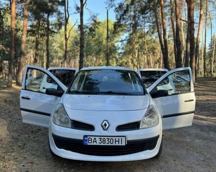Білий Рено Кліо, об'ємом двигуна 1.46 л та пробігом 272 тис. км за 3700 $, фото 1 на Automoto.ua