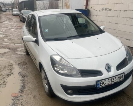Белый Рено Клио, объемом двигателя 1.1 л и пробегом 174 тыс. км за 3400 $, фото 1 на Automoto.ua