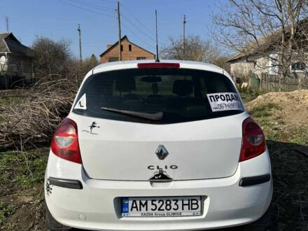 Белый Рено Клио, объемом двигателя 1 л и пробегом 200 тыс. км за 3500 $, фото 1 на Automoto.ua