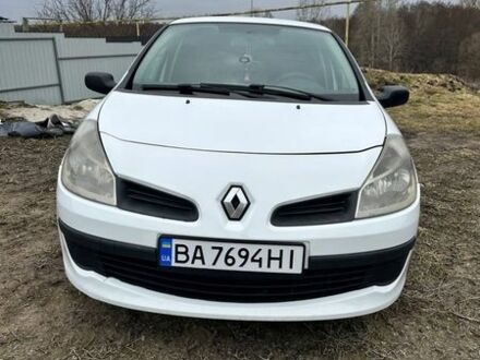 Білий Рено Кліо, об'ємом двигуна 1.46 л та пробігом 284 тис. км за 4500 $, фото 1 на Automoto.ua