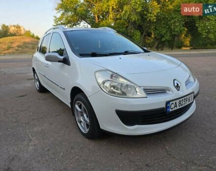 Білий Рено Кліо, об'ємом двигуна 1.46 л та пробігом 198 тис. км за 5500 $, фото 1 на Automoto.ua