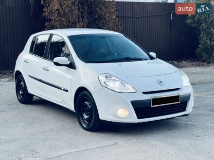 Рено Кліо 2009 у Києві на Automoto.ua Білий Рено Кліо, об'ємом двигуна 1.15 л та пробігом 208 тис. км за 3700 $, фото 1 на Automoto.ua