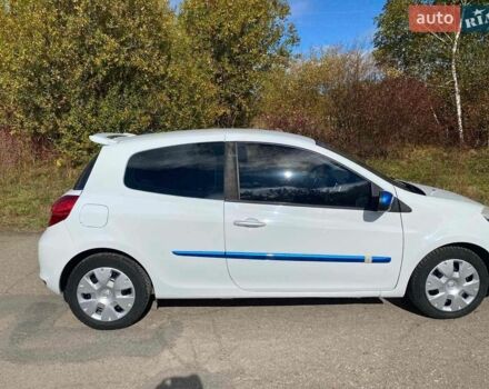 Білий Рено Кліо, об'ємом двигуна 1.6 л та пробігом 243 тис. км за 5200 $, фото 1 на Automoto.ua