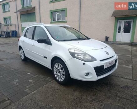 Белый Рено Клио, объемом двигателя 1.2 л и пробегом 252 тыс. км за 4650 $, фото 1 на Automoto.ua