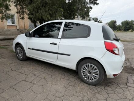 Білий Рено Кліо, об'ємом двигуна 1.1 л та пробігом 205 тис. км за 3700 $, фото 1 на Automoto.ua
