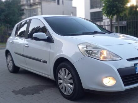 Белый Рено Клио, объемом двигателя 0 л и пробегом 310 тыс. км за 5350 $, фото 1 на Automoto.ua