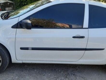 Білий Рено Кліо, об'ємом двигуна 1.5 л та пробігом 170 тис. км за 4500 $, фото 1 на Automoto.ua