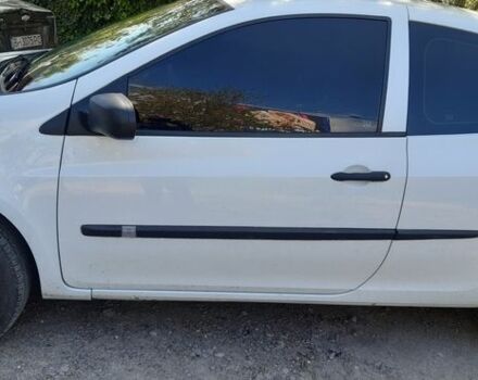 Белый Рено Клио, объемом двигателя 1.5 л и пробегом 170 тыс. км за 4500 $, фото 1 на Automoto.ua