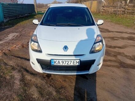 Білий Рено Кліо, об'ємом двигуна 1.5 л та пробігом 300 тис. км за 4250 $, фото 1 на Automoto.ua