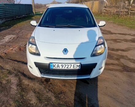 Белый Рено Клио, объемом двигателя 1.5 л и пробегом 300 тыс. км за 4250 $, фото 1 на Automoto.ua