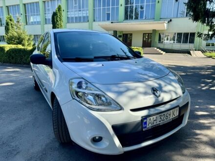Белый Рено Клио, объемом двигателя 1.5 л и пробегом 280 тыс. км за 4400 $, фото 1 на Automoto.ua