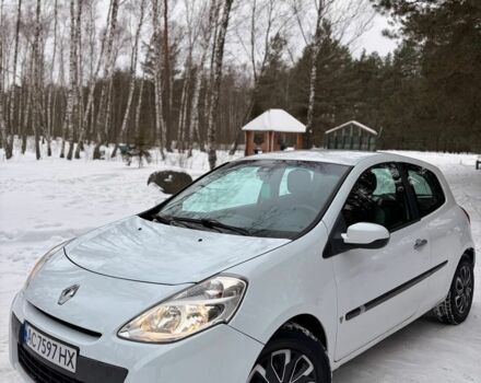 Білий Рено Кліо, об'ємом двигуна 1.1 л та пробігом 200 тис. км за 3800 $, фото 1 на Automoto.ua