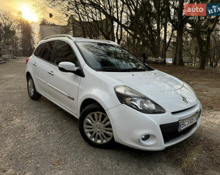 Белый Рено Клио, объемом двигателя 1.6 л и пробегом 305 тыс. км за 6500 $, фото 1 на Automoto.ua