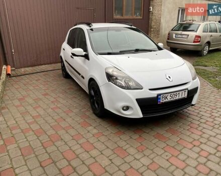 Білий Рено Кліо, об'ємом двигуна 1.5 л та пробігом 234 тис. км за 5000 $, фото 1 на Automoto.ua