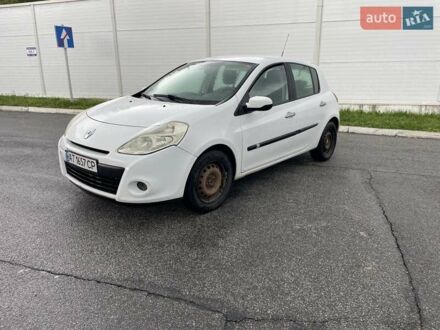 Рено Клио 2011 в Львове на Automoto.ua Белый Рено Клио, объемом двигателя 1.15 л и пробегом 260 тыс. км за 4100 $, фото 1 на Automoto.ua