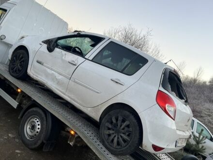 Білий Рено Кліо, об'ємом двигуна 1.1 л та пробігом 290 тис. км за 1700 $, фото 1 на Automoto.ua