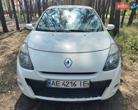 Білий Рено Кліо, об'ємом двигуна 1.5 л та пробігом 215 тис. км за 4800 $, фото 1 на Automoto.ua