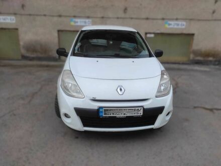Білий Рено Кліо, об'ємом двигуна 1.5 л та пробігом 240 тис. км за 3500 $, фото 1 на Automoto.ua