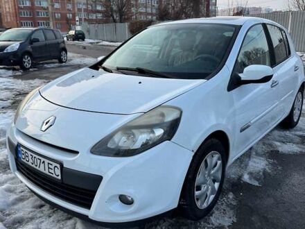 Белый Рено Клио, объемом двигателя 1.5 л и пробегом 243 тыс. км за 5700 $, фото 1 на Automoto.ua