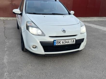 Рено Клио 2011 в Ровно на Automoto.ua Белый Рено Клио, объемом двигателя 1.5 л и пробегом 232 тыс. км за 5000 $, фото 1 на Automoto.ua