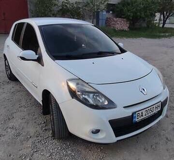 Рено Кліо 2011 у Кропивницькому (Кіровограді) на Automoto.ua Білий Рено Кліо, об'ємом двигуна 1.46 л та пробігом 151 тис. км за 5200 $, фото 1 на Automoto.ua