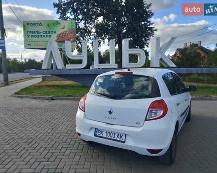 Білий Рено Кліо, об'ємом двигуна 1.46 л та пробігом 265 тис. км за 5555 $, фото 1 на Automoto.ua